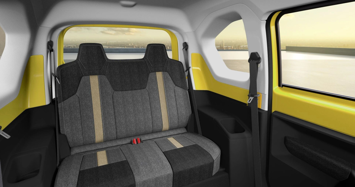 Hàng ghế 2 nối liền có khả năng gập hoàn toàn nhằm tăng diện tích khoang chứa.