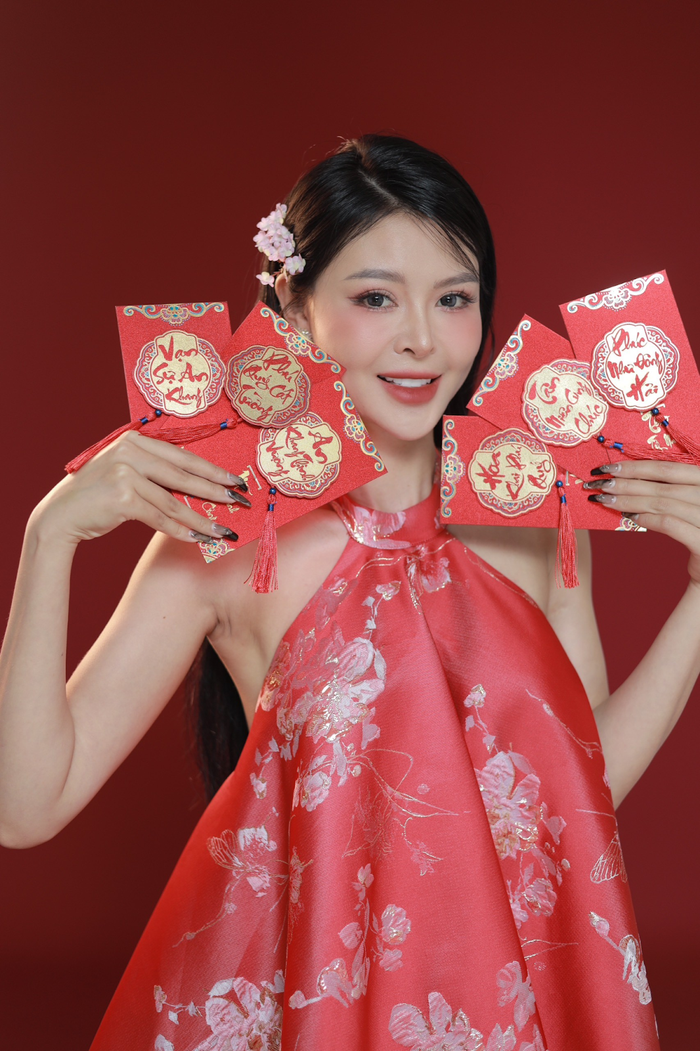 Hot girl Luna Lee ben duyen Tik Tok, live ngan nguoi me