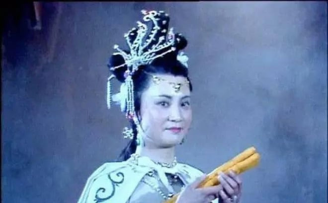  Bạch Cốt Tinh: Bạch Cốt Tinh mặc dù bản lĩnh không quá cao nhưng mưu kế và sự ranh mãnh thì có thừa. Vì thế "Ba lần đánh Bách Cốt Tinh" chính là một trong những hồi chương hay nhất trong tác phẩm Tây Du Ký. 