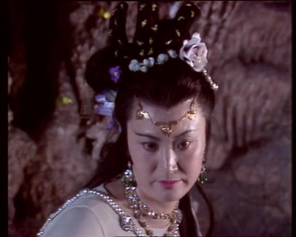 Là một yêu tinh, có thể lợi dụng điểm yếu của con người, sử dụng thành công kế ly gián để phá vỡ quan hệ sư đồ của thầy trò Đường Tăng chỉ có Bạch Cốt Tinh duy nhất làm được. Chỉ tiếc pháp lực không bằng Tôn Ngộ Không, lại không có lai lịch đằng sau, nên mặc dù đạt được mục đích nhưng lại phải trả giả bằng cả tính mạng.