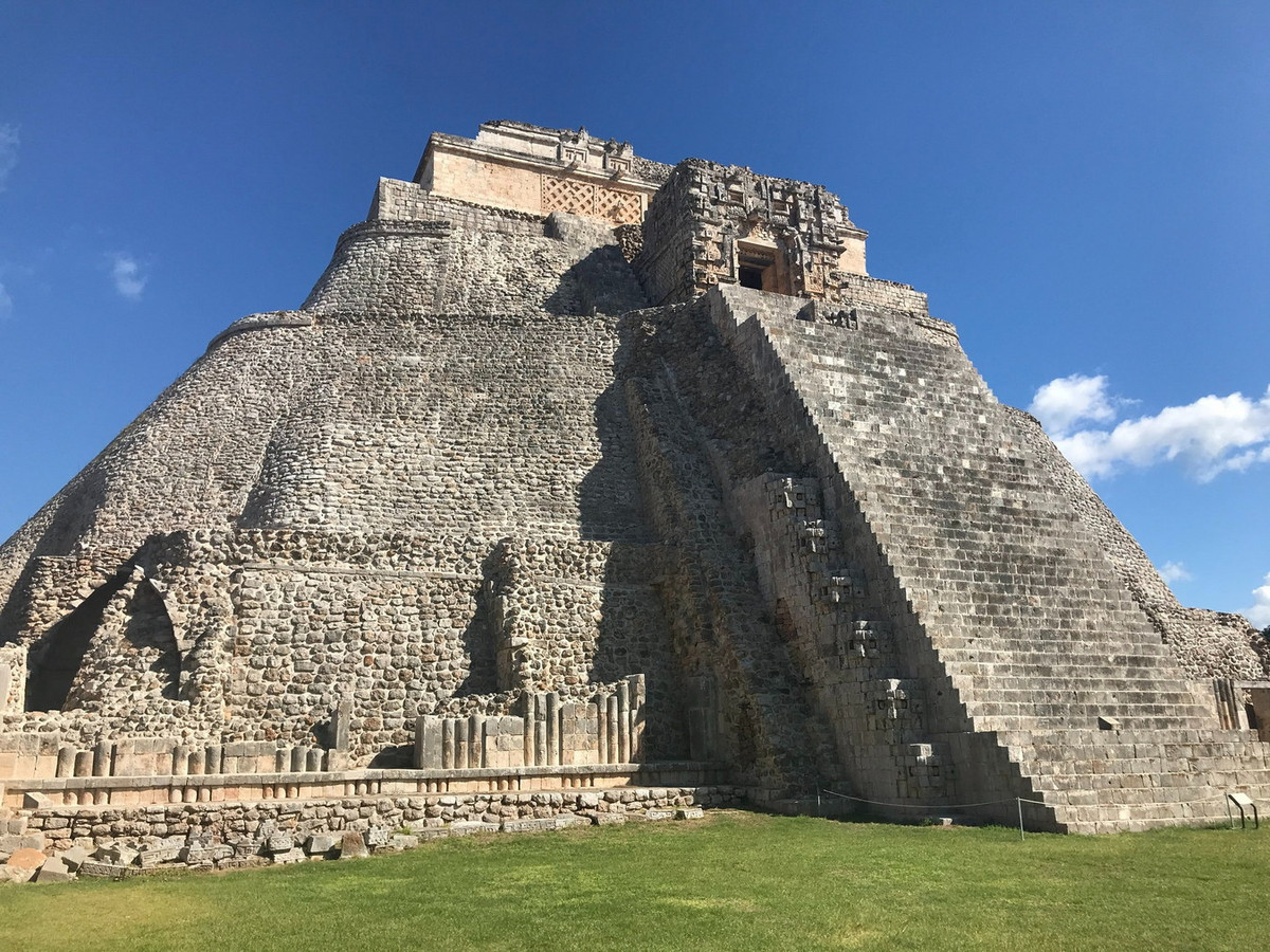 4. Nằm trong thành phố cổ Uxmal ở Mexico, kim tự tháp Phù thủy (tiếng Tây Ban Nha là Pirámide del adivino), được người Maya xây dựng trong nhiều giai đoạn khác nhau, kéo dài từ thế kỷ thứ 6 đến thế kỷ thứ 10. Ảnh: Hostea.