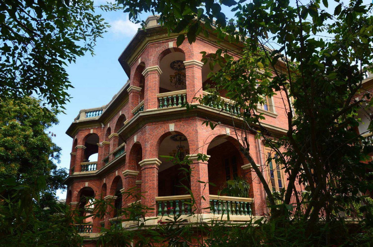 Trong giai đoạn này, hàng loạt công trình mang phong cách kiến trúc theo thời kỳ Victoria đã được xây dựng, gồm các cơ quan lãnh sự, nhà thờ, bệnh viện, trường học, trạm cảnh sát. Ảnh: CGTN.