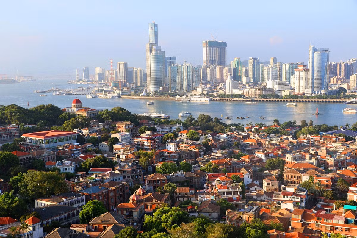 Hòn đảo này có một vị trí đặc biệt trong lịch sử Trung Quốc, khi từng là khu định cư quốc tế riêng biệt duy nhất của đất nước tỉ dân. Ảnh: Pixabay.