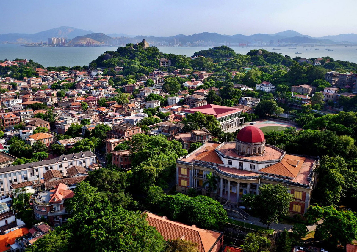 Ngược dòng lịch sử, ngay sau khi Hạ Môn trở thành một cảng hiệp ước sau Chiến tranh nha phiến lần thứ nhất và Điều ước Nam Kinh năm 1842, Cổ Lãng Tự đã trở thành đặc khu quốc tế với cư dân đến từ 13 quốc gia, trong đó Anh và Pháp có vai trò chủ đạo. Ảnh: China Plus Culture.