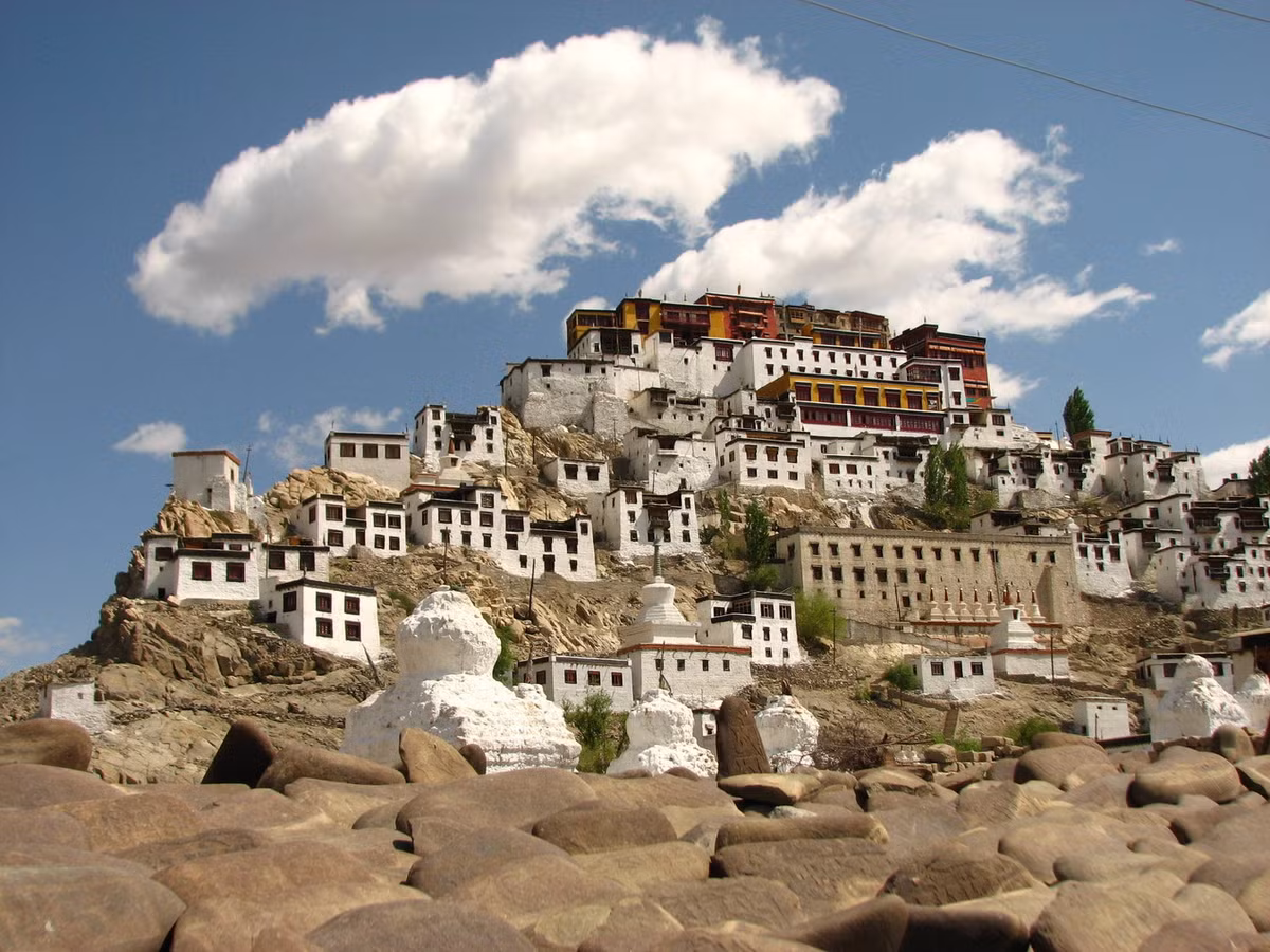 Các tầng thấp nhất của tu viện là nơi các lực lượng bảo vệ tu viện chốt giữ. Các tầng trên là nơi ở của các lạt ma, giảng đường và nơi thờ tự... Ảnh: Ashwinbahulkar.