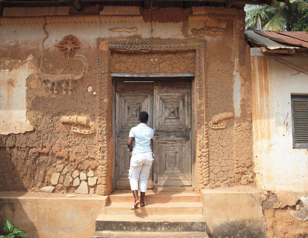 Do được xây dựng từ những vật liệu không bền vững, các công trình này rất dễ bị hủy hoại bởi các biến động thời tiết. Vì vậy, việc bảo tồn đã được đặt ra cấp thiết. Ảnh: World Monument Fund.