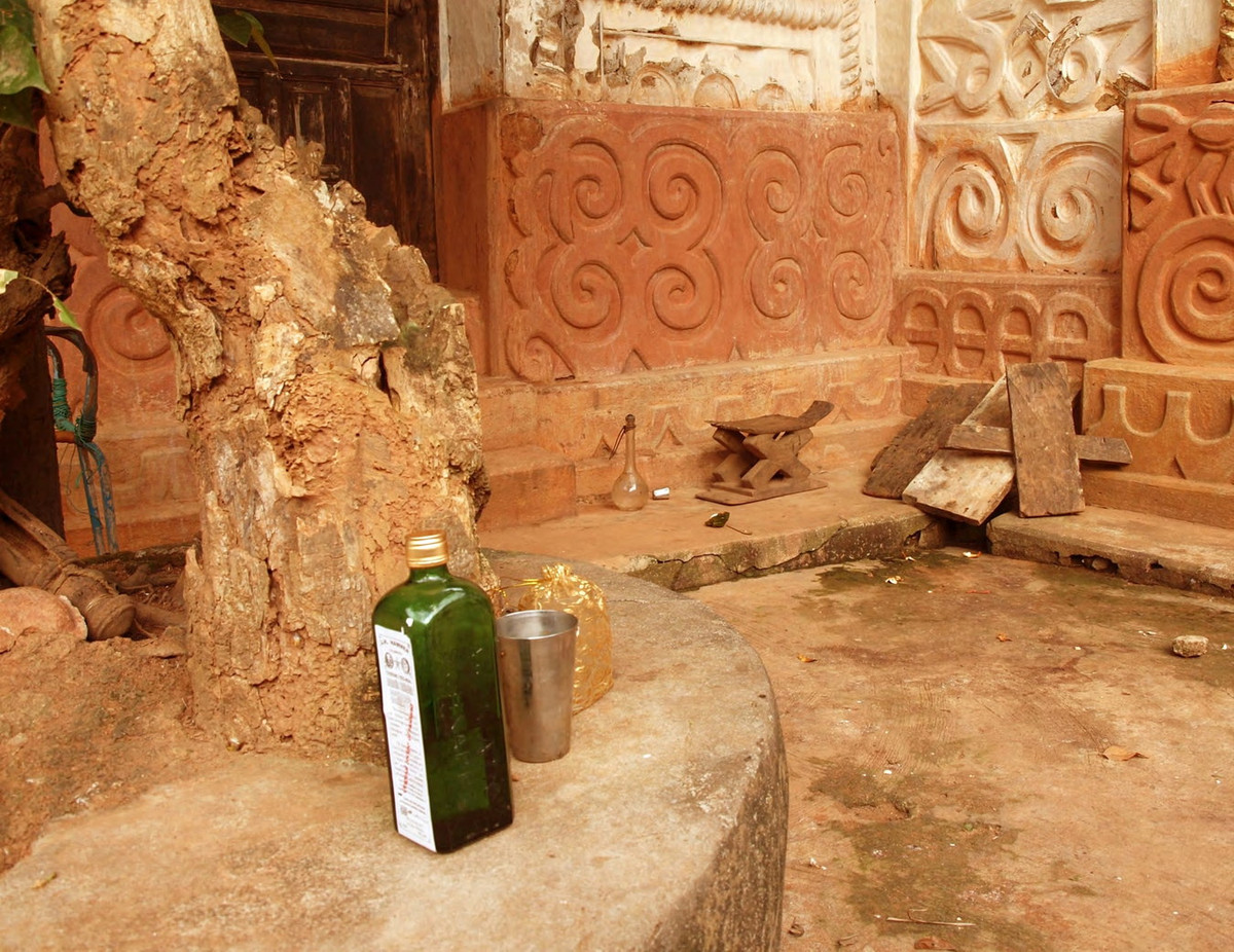 Những thiết kế này không chỉ có mục đích trang trí đơn thuần mà còn là những biểu tượng tâm linh gọi là Adinkra, được lưu truyền từ thế hệ này sang thế hệ khác. Ảnh: World Monument Fund.