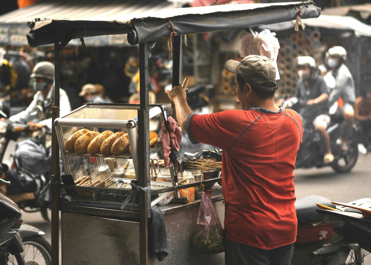 Lien tiep hang loat vu ngo doc tap the, chuyen gi dang xay ra?