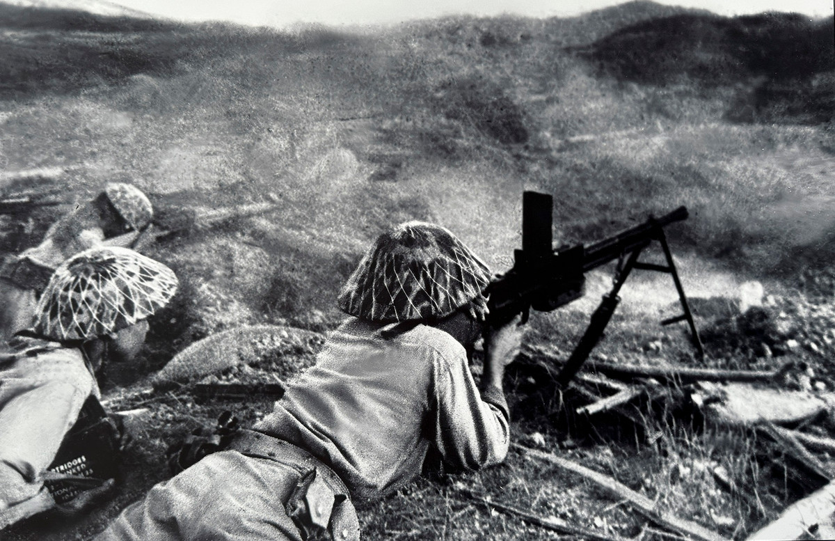 Bộ đội tấn công đồi C1.