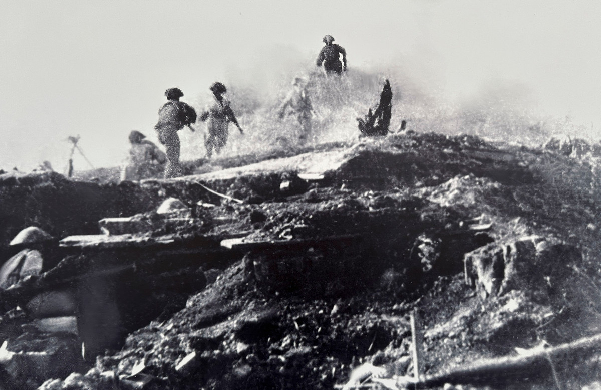 Đánh chiếm đồi A1.