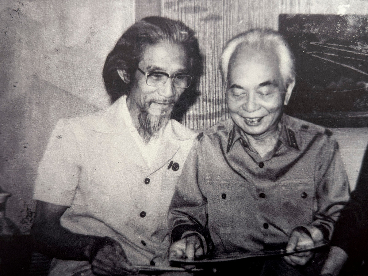 Đại tướng Võ Nguyên Giáp và NSNA Triệu Đại.