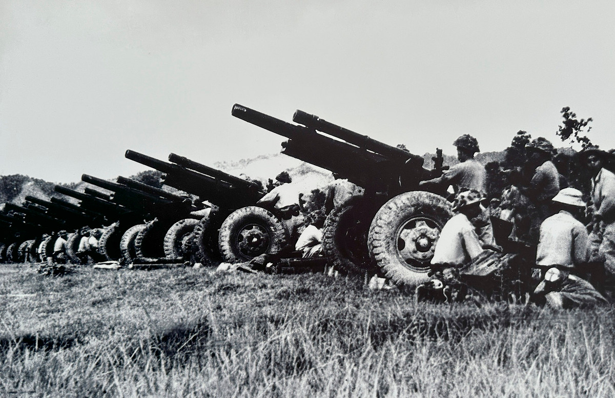 Đơn vị lựu pháo 105mm hùng hậu chuẩn bị ra chiến trường Điện Biên Phủ.