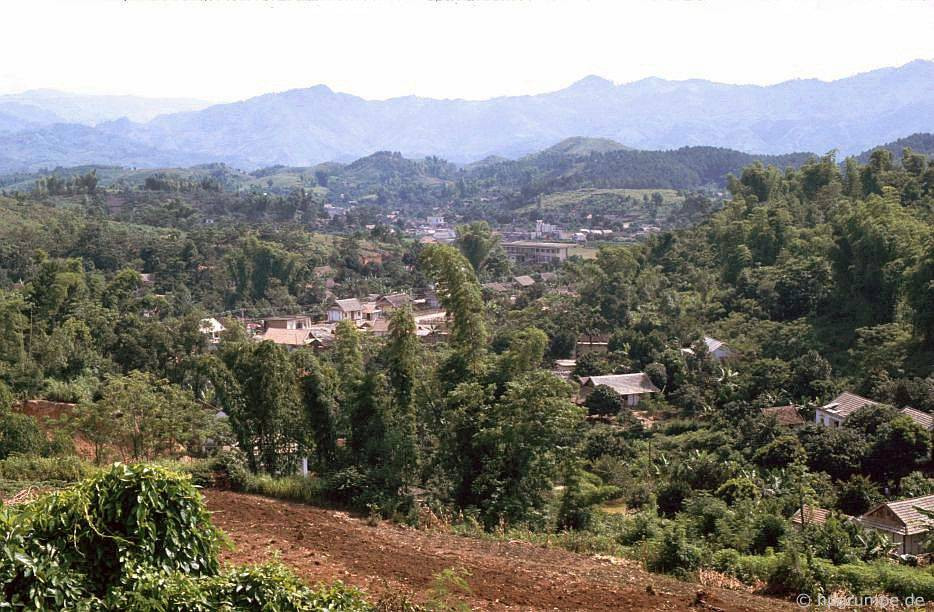 Một góc thị xã Điện Biên Phủ năm 1992 nhìn từ đồi A1.
