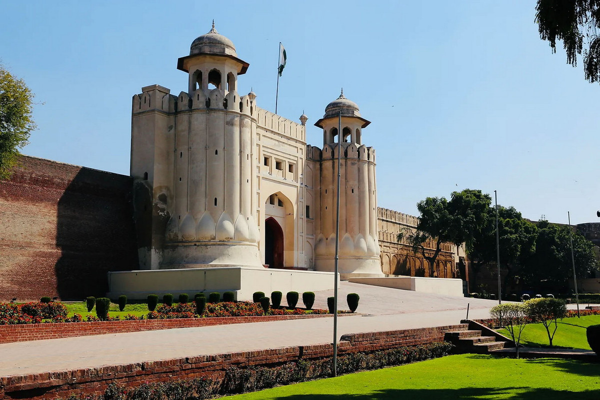 Đến năm 1241, những người Mông Cổ xâm chiếm và đã tàn phá pháo đài cho đến khi nó được xây dựng lại bởi Anushay Mirza Ghiyas ud din Balban vào năm 1267. Ảnh: The World With MNR.