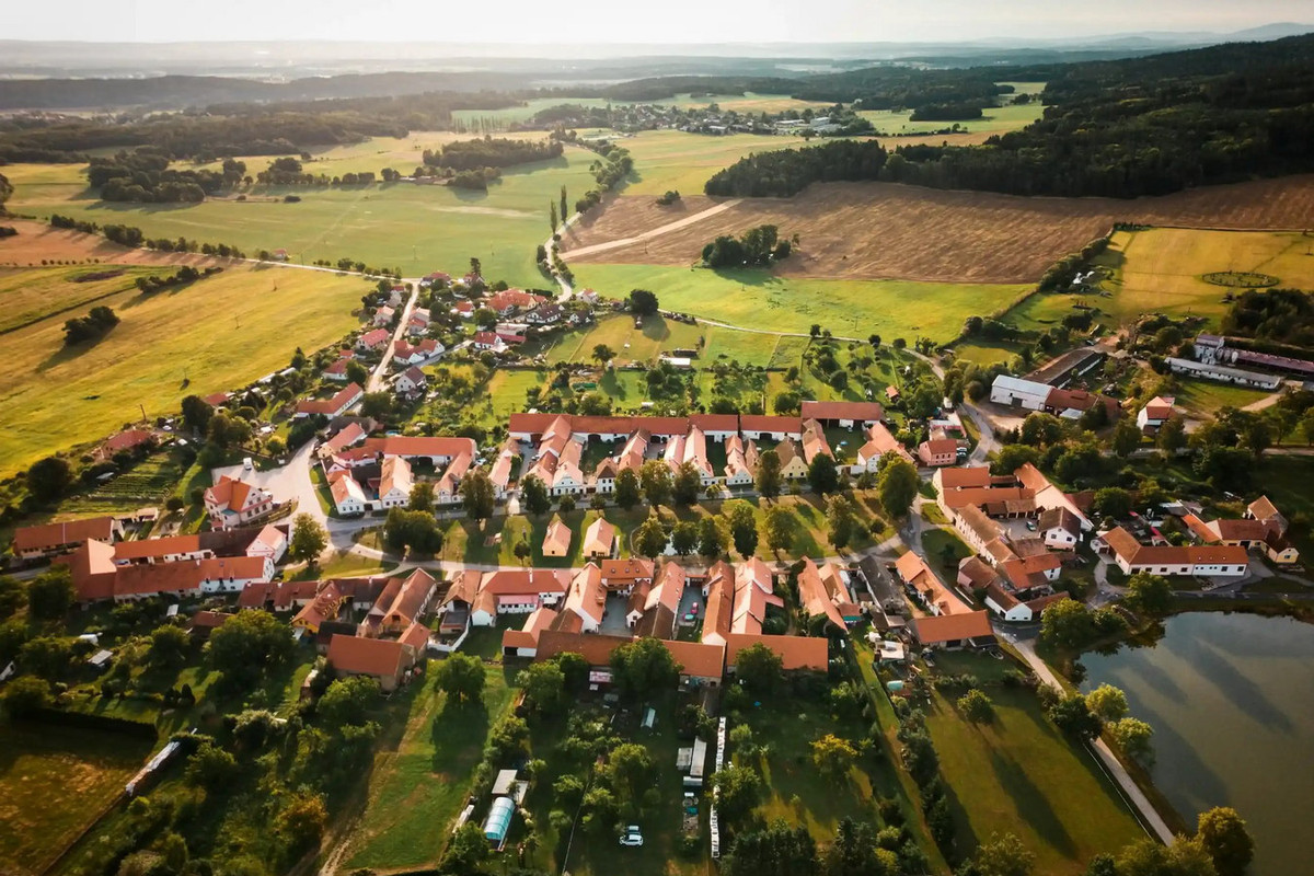 Nằm ờ xã Jankov, phía Nam Cộng hòa Séc, làng cổ Holašovice là một di tích lịch sử nổi tiếng của châu Âu. Ảnh: Holasovice.eu.