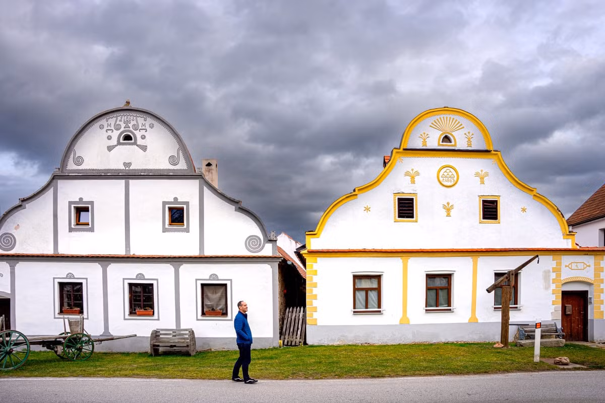 Từ năm 1520 tới 1525, ngôi làng gần như bị xóa sổ vì nạn dịch hạch, chỉ còn hai người sống sót. Một cột đá được dựng ở đầu làng phía Bắc để tưởng nhớ biến cố này. Ảnh: Museum of Wander.