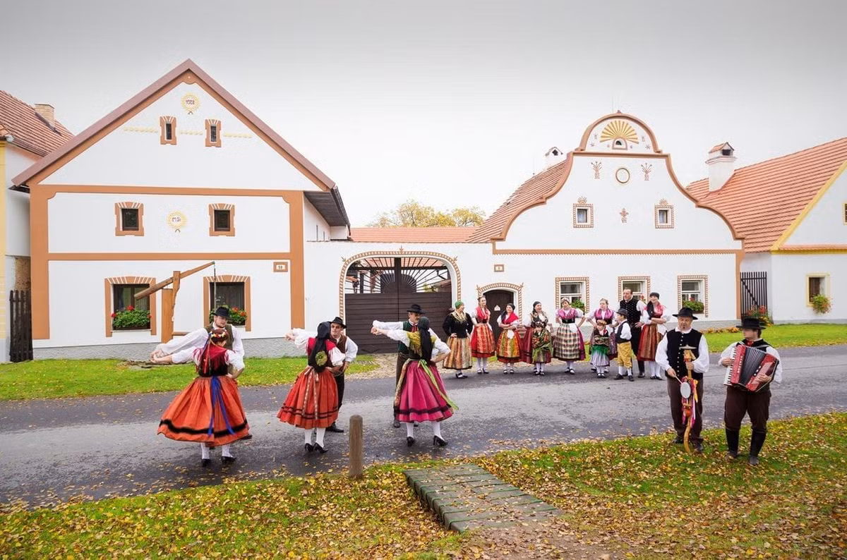 Vào năm 1998, làng cổ Holašovice đã được UNESCO công nhận là Di sản văn hóa thế giới. Ảnh: Holasovice.eu.