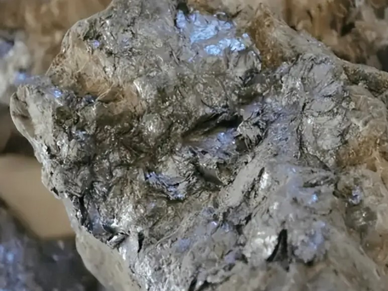 Kim loai quy nhat the gioi, gia tri gap 10 lan vang