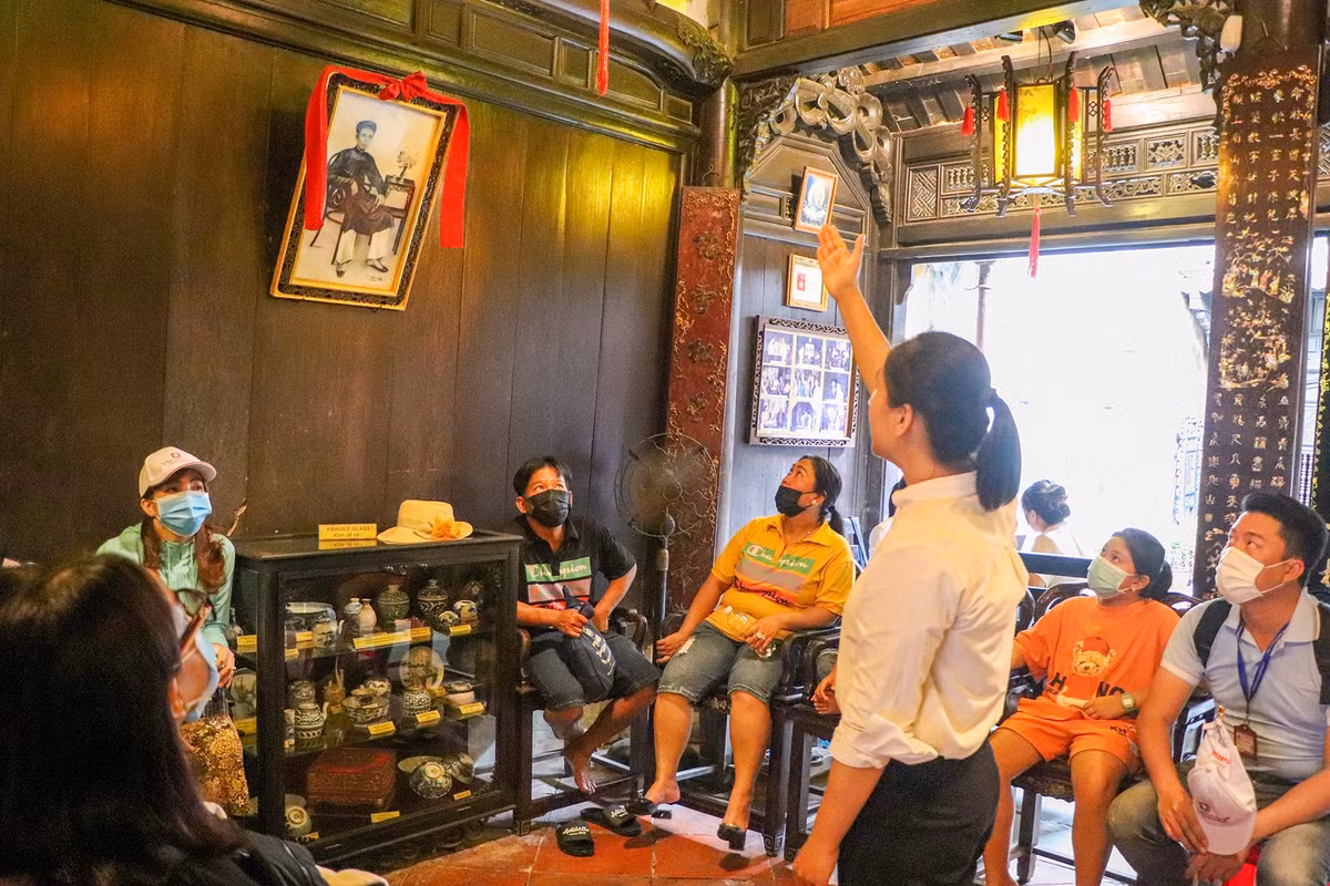 Hoi An chot phuong an ban ve, chi kiem soat voi khach doan-Hinh-4