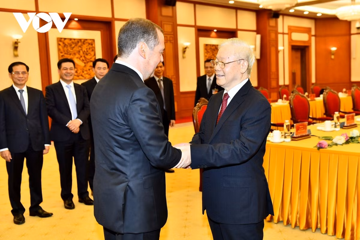 Tong Bi thu hoi dam voi Chu tich Dang Nuoc Nga Thong nhat Dmitry Medvedev