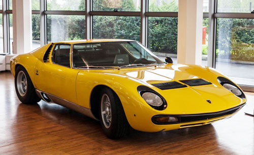 Miura P 400 SV đã gây sốc trước toàn thế giới tại thời điểm năm 1966, tác phẩm này đánh bật mẫu 330 GTC của Ferrari rồi trở thành chiếc xe sản xuất hàng loạt nhanh nhất thế giới.