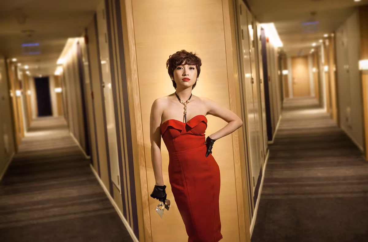 Tiêu Châu Như Quỳnh là giọng ca triển vọng của làng nhạc Việt. Mặc dù khởi đầu, nữ ca sĩ được biết đến với tên gọi cháu gái Lam Trường nhiều hơn nhưng cô gái này dần khẳng định tài năng âm nhạc của mình.