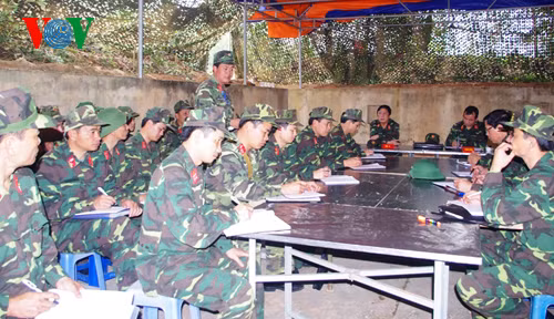 Quán triệt nhiệm vụ chiến đấu.