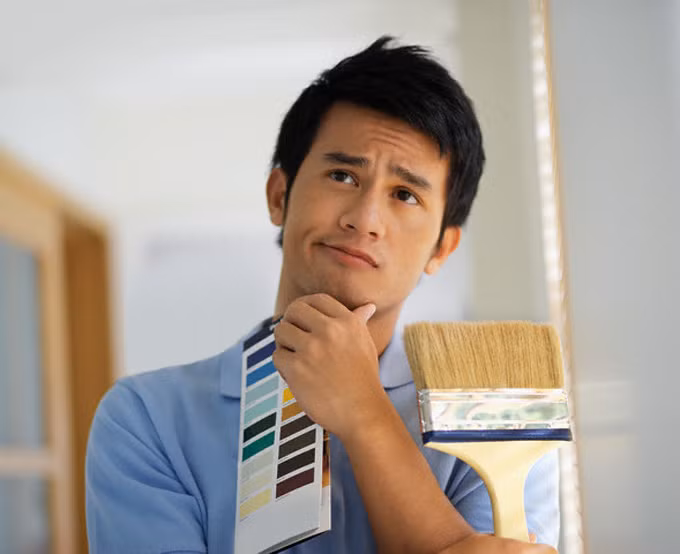 Mặt tròn, da hơi đen: Người có khuôn mặt tròn, kết hợp làn da ngăm đen hoặc da màu đồng thường có nhiều cơ hội may mắn trong công việc và dễ được quý nhân phù trợ. Thêm nữa, những chàng trai có tướng mặt này thường tính cách ôn hòa, nên được đồng nghiệp yêu quý, lãnh đạo tin tưởng và dễ gặt hái thành công trong sự nghiệp.