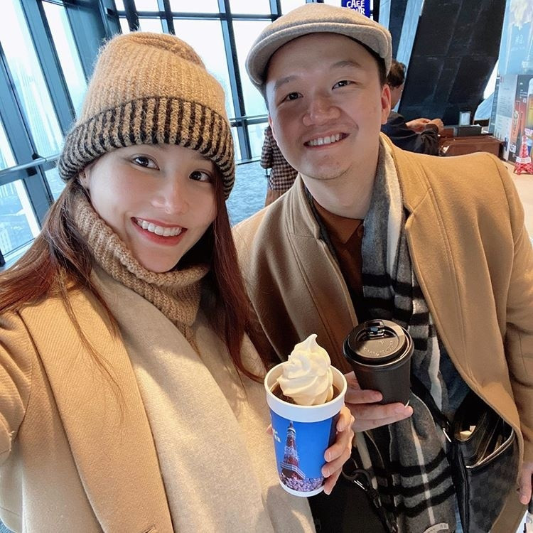 Cả hai thường xuyên có những chuyến du lịch dài ngày ở nước ngoài để hâm nóng tình cảm. Trong đợt dịch Covid-19 vào năm 2021, Diễm My từng chuyển đến sống chung nhà với Vinh Nguyễn. Cô chia sẻ bản thân cảm thấy ấm áp khi được quây quần cùng gia đình bạn trai. Mẹ của Vinh Nguyễn ủng hộ chuyện tình cảm của cả hai. Bà xem Diễm My như con gái và thường xuyên nấu nhiều món ăn ngon để chăm sóc cô.