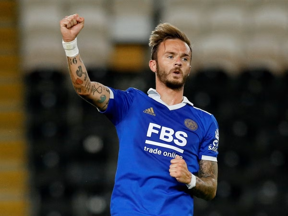 10. James Maddison (Leicester City): Maddison là điểm sáng của "Bầy cáo" từ đầu mùa với 7 bàn và 4 kiến tạo, dẫn đầu danh sách vua phá lưới của đội. Suất dự World Cup 2022 cùng tuyển Anh là thành quả xứng đáng với tiền vệ này.