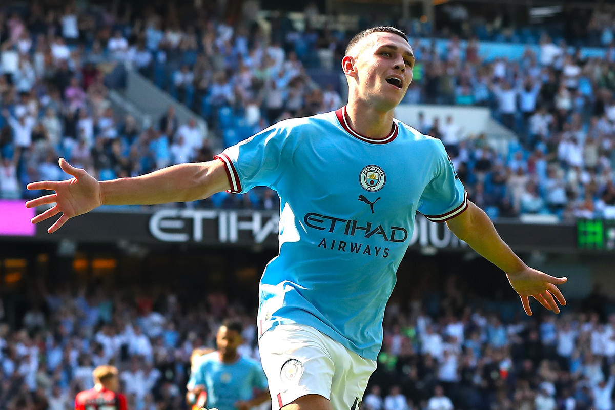 7. Phil Foden (Man City): Tiền vệ 22 tuổi này ghi 7 bàn và đóng góp 3 kiến tạo cho đội chủ sân Etihad tại Premier League 2022/23. Foden trở thành ngòi nổ nguy hiểm của Man City nhờ nền tảng kỹ thuật và khả năng dứt điểm tốt.