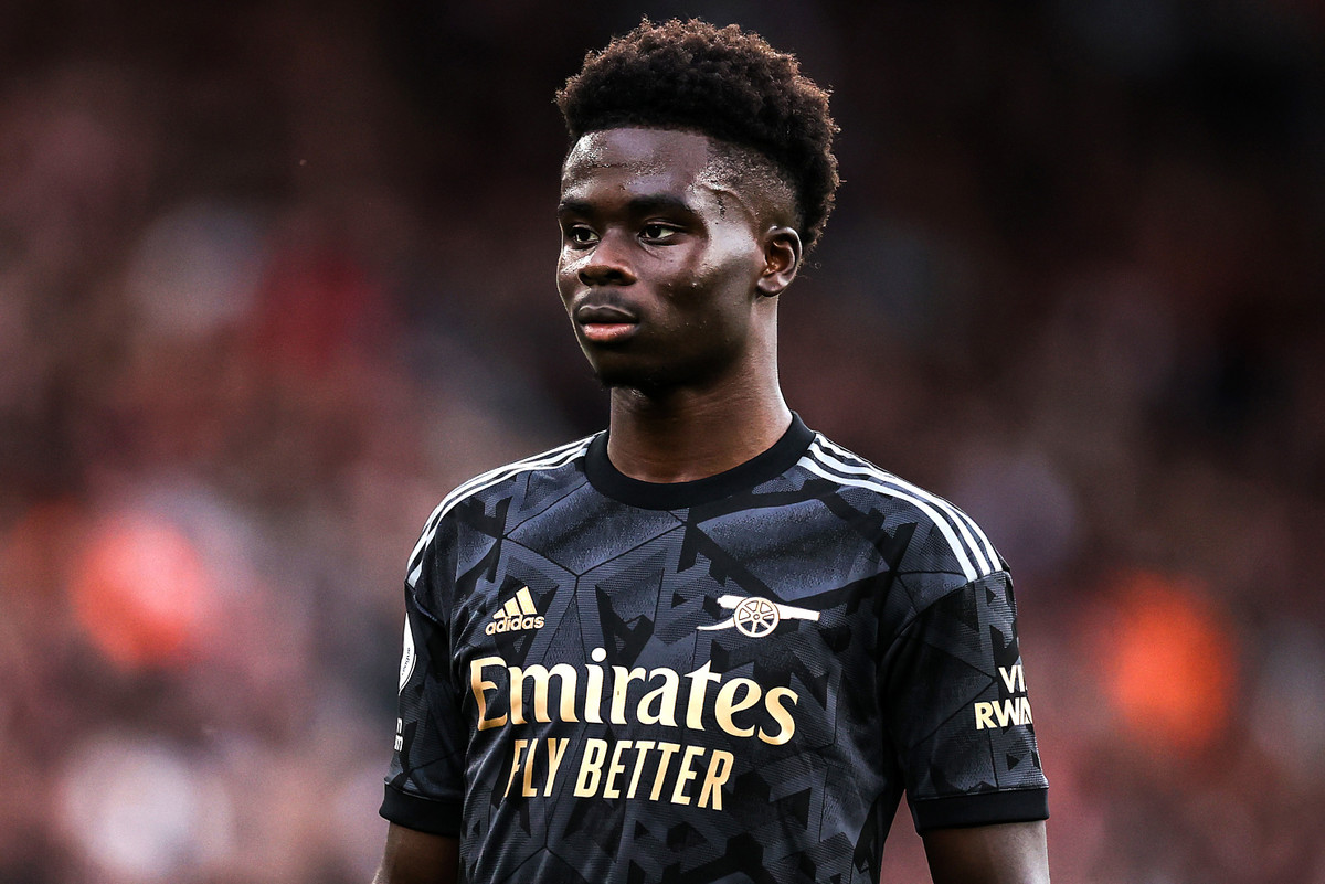 4. Bukayo Saka (Arsenal): Saka là ngôi sao không thể thiếu của "Pháo thủ" từ đầu mùa 2022/23. Tiền vệ này có 6 kiến tạo, thua mỗi De Bruyne (9) tại Premier League. Saka góp công giúp Arsenal dẫn đầu bảng xếp hạng với 5 điểm nhiều hơn Man City.