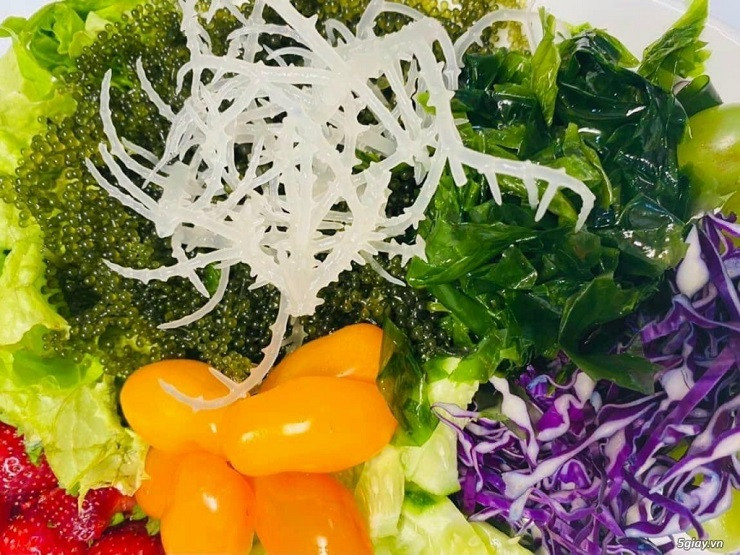 Các món ăn ngon được chế biến từ rong sụn phải kể đến món gỏi, nộm hoặc làm chè sâm, chè thái… được nhiều người yêu thích và tìm mua.