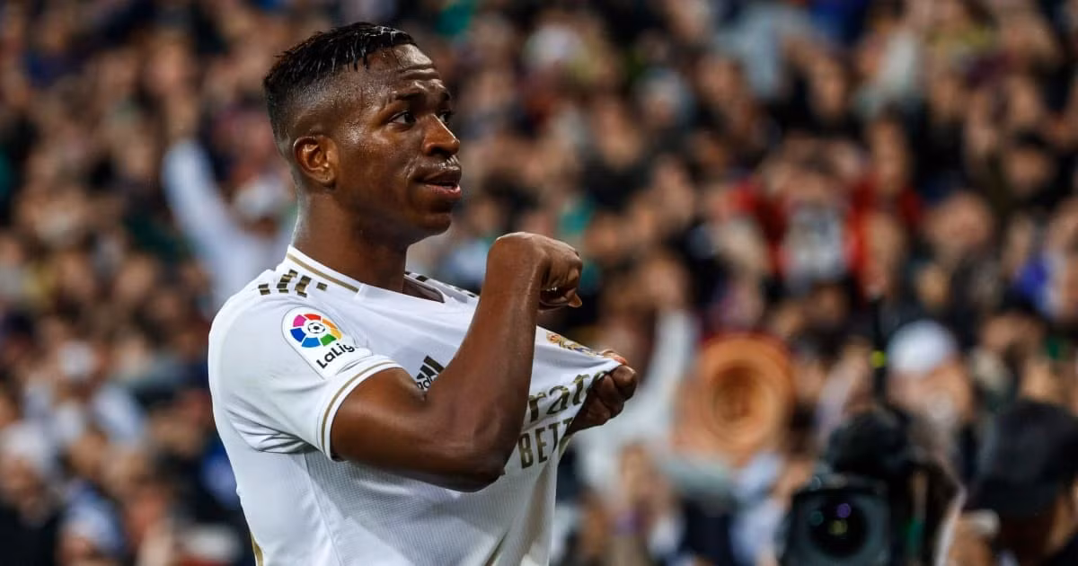 Trên hàng công, đội chủ sân Bernabeu từ lâu đã mang về những cái tên trẻ, tiềm năng để thay thế bộ ba huyền thoại BBC (Benzema - Bale - Ronaldo). Năm 2018, Cristiano Ronaldo rời đội và Real mang về Vinicius Jr. Cầu thủ này cùng với Karim Benzema là hai nhân tố quan trọng bậc nhất của "Kền kền trắng" ở mùa giải trước.