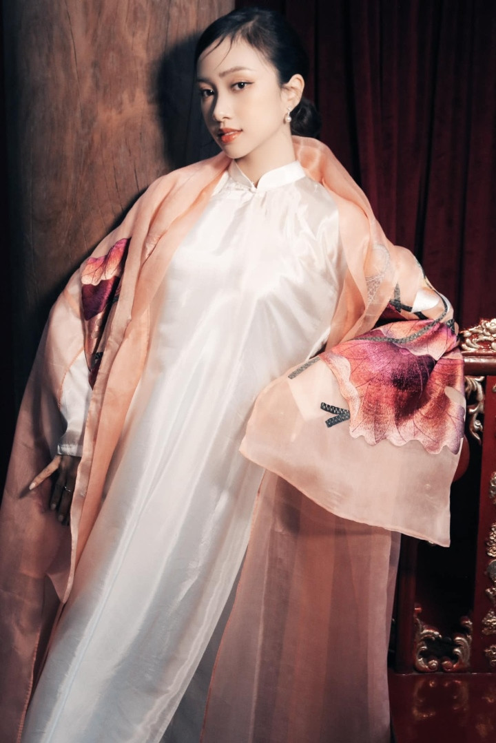 Giỏi ngoại ngữ nên sau khi đi du học, Nguyễn Ngọc Mai quyết định trở thành giáo viên dạy tiếng Anh ở một số trung tâm lớn, giúp các bạn học sinh, các anh chị đã đi làm luyện thi IELTS.