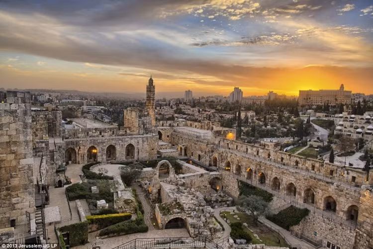 Pháo đài Jerusalem (hiện thời là Bảo tàng David về lịch sử Jerusalem) là một pháo đài chứa đựng các hiện vật trong suốt 2000 năm lịch sử.