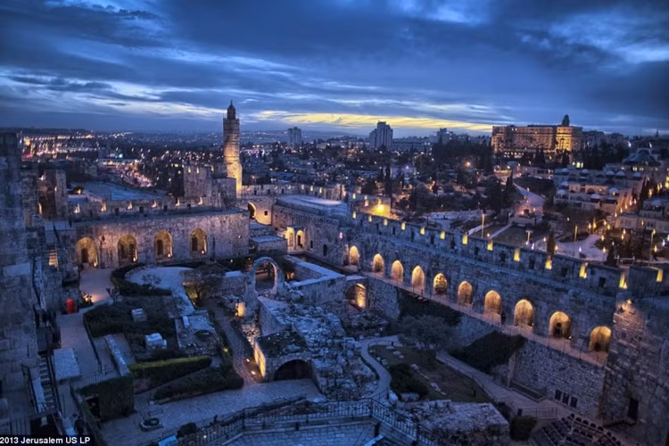 Trong suốt bề dày 5.000 năm lịch sử, Jerusalem là thành phố bị chinh phục, phá hủy, tái xây dựng và lại hồi sinh.