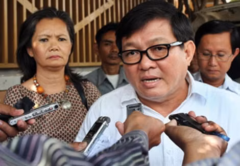 Chính khách đối lập Son Chhay của Đảng Cứu quốc Campuchia (CNRP) tố cáo người Trung Quốc đã lợi dụng và lừa dối nhân dân Campuchia.