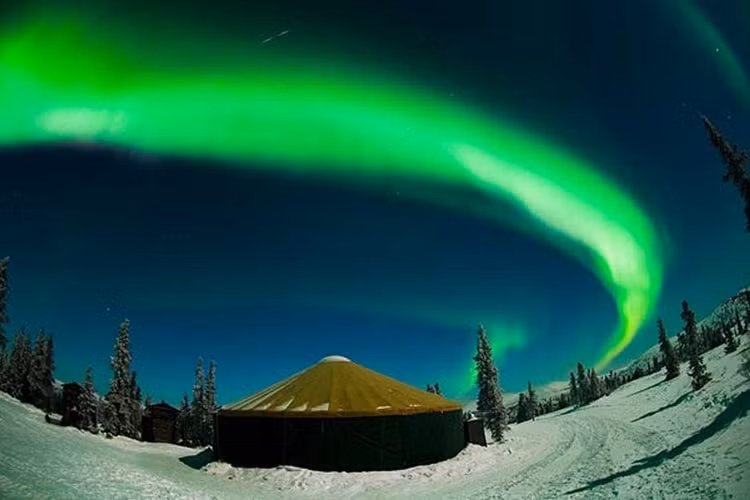  Khu nghỉ dưỡng suối nước nóng Chena, Alaska Đây là một trong những địa điểm chiêm ngưỡng Bắc Cực quang được ưa thích nhất ở Bắc Mỹ.