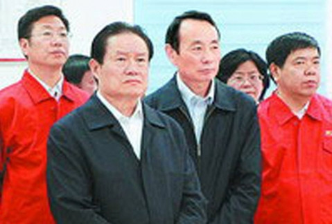 Ông Tưởng Khiết Mẫn leo cao nhờ sự bảo trợ của Chu Vĩnh Khang (thứ 2 bên trái), ông trùm an ninh vừa về hưu đầu năm nay.