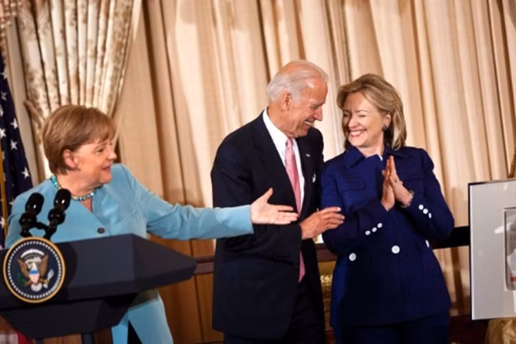 Thủ tướng Angela Merkel tiếp Phó Tổng thống Mỹ Joe Biden và Ngoại trưởng Mỹ Hillary Clinton năm 2011.