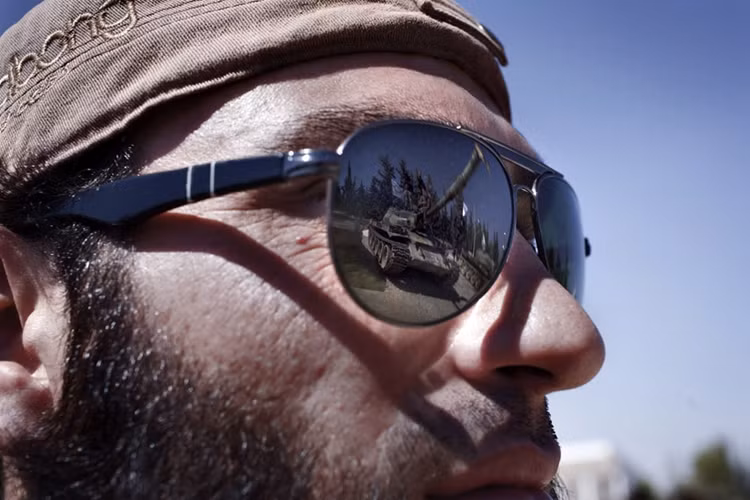 Xe tăng của một quân nổi dậy ở Aleppo, ngày 13/9/2013.