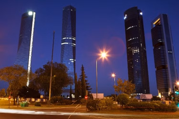 Cư dân Madrid đút túi 10/12 số ví nhặt được và chỉ hoàn trả có 2 chiếc.