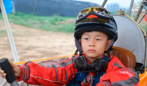 Phi công trẻ Dodo đã được ghi danh vào Sách kỷ lục Guinness là người đàn ông trẻ nhất thế giới tự mình điều khiển máy bay.