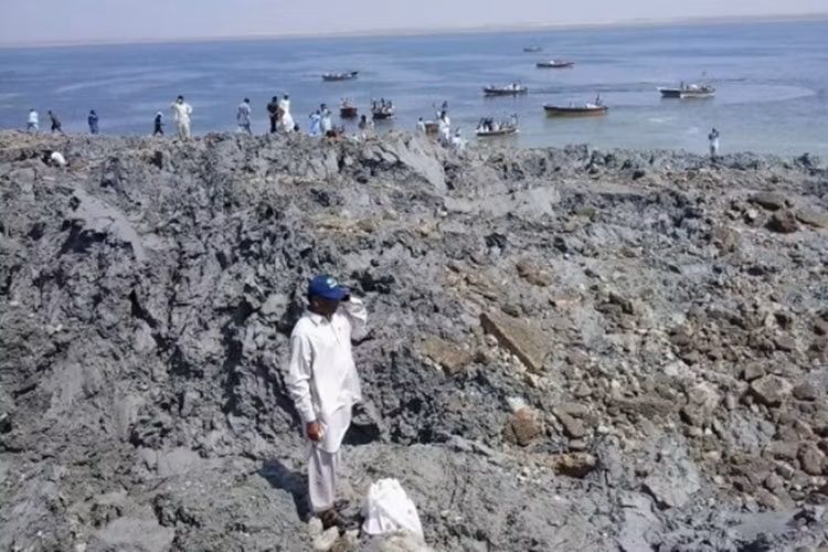 Khu dân cư biến thành bình địa...