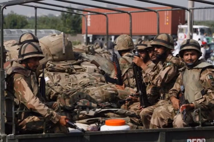 Chính phủ Pakistan đã điều quân đội đến tham gia cứu hộ ở tỉnh Balochistan có phiến quân hoạt động mạnh...