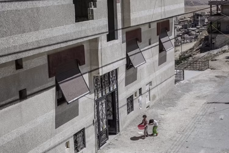 Thị trấn vắng bóng người vì hầu hết cư dân đã chạy khỏi Maaloula.