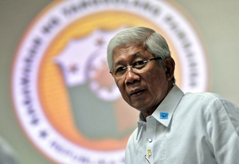 Bộ trưởng Quốc phòng Philippines Voltaire Gazmin cáo buộc Trung Quốc đã vi phạm trắng trợn Tuyên bố chung về ứng xử của các bên trên Biển Đông.