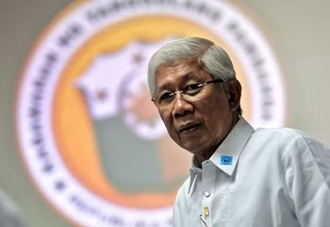 Bộ trưởng Quốc phòng Philippines Voltaire Gazmin cáo buộc Trung Quốc đã vi phạm trắng trợn Tuyên bố chung về ứng xử của các bên trên Biển Đông.