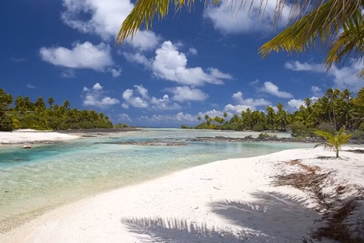 Là một hòn đảo hình oval được bao quanh bởi nước biển xanh ngắt, Tikehua có những bãi biển tuyệt vời nhất của Polynesia thuộc Pháp.